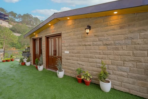 Konifer Greyvine | Hillside 9-BHK Retreat with Attic, Scenic Views, Garden & Outdoor Seating