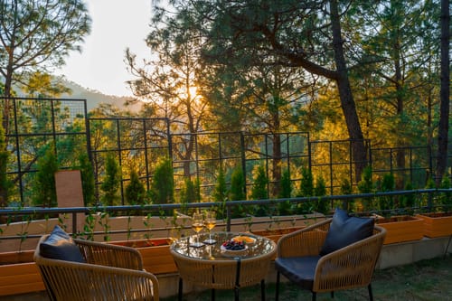 Sirmour Baag Scarlet | A Hillside Pet-Friendly Cottage With Restro & Garden