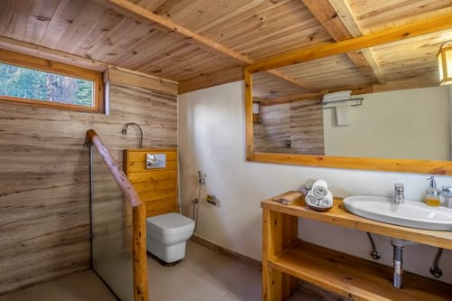 Everly | Pet-friendly Traditional 1-Bedroom Retreat With Attic, Sauna & Garden