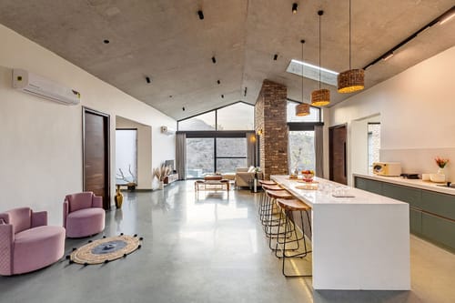 Ikebana - Living by the Forest Edge