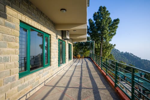 Pine View Cottage | Pet-friendly 3-BHK Himalayan Retreat with Scenic Sit-Out Areas