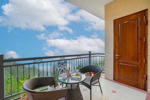 Konifer Wild Fern | Hilltop 2-BHK Retreat with Scenic Views, Shared Garden & Outdoor Seating Space