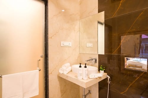 Roohmon’s Farm | Exquisite 5-BHK Retreat With Private Pool, Garden & Barr