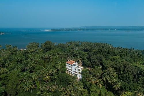 Moonstone Villa w/ Pool & Rooftop Jacuzzi