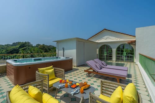 Moonstone Villa w/ Pool & Rooftop Jacuzzi