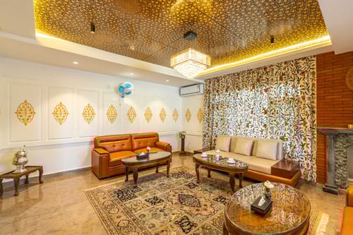 Pashmina @ Gauhar w/ Indoor Jacuzzi