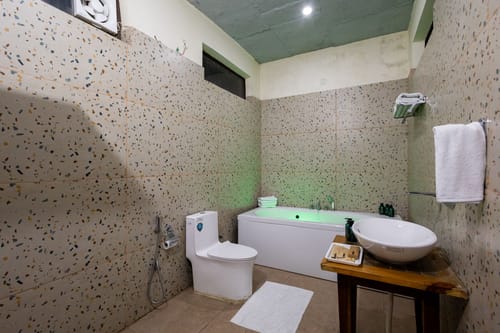 Granny’s Den | 1-BHK Pet-friendly With Bathtub, Shared Pool, Restaurant & Gazebo by the River