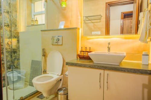 Veera Marina | Charming 3-BHK Apt Near Candolim Beach With Common Pools & Lift