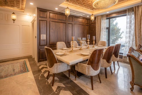 Frosty @ Frozen Fall - Tangmarg w/ Breakfast Included