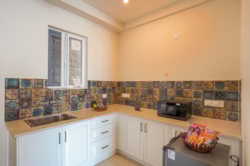 Konifer Wild Fern | Hilltop 2-BHK Retreat with Scenic Views, Shared Garden & Outdoor Seating Space