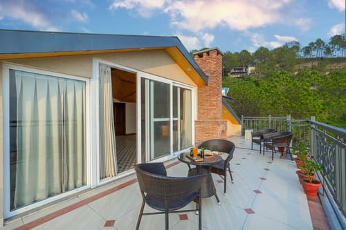 Konifer Greyvine | Hillside 9-BHK Retreat with Attic, Scenic Views, Garden & Outdoor Seating