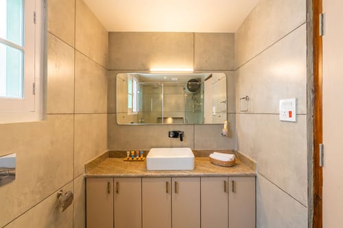 Gauhar w/ Indoor Jacuzzi