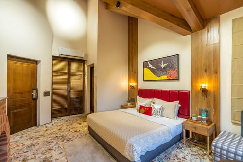 Rose @ Swiss Chalet - Tangmarg