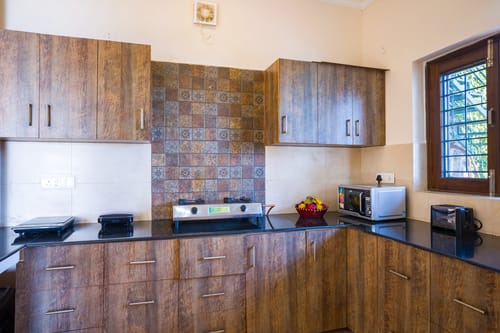 Pine View Cottage | Pet-friendly 3-BHK Himalayan Retreat with Scenic Sit-Out Areas