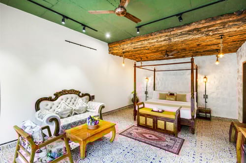 Granny’s Den | 1- Pet-friendly Suite With Jacuzzi, Shared Pool, Restaurant & Gazebo by the River