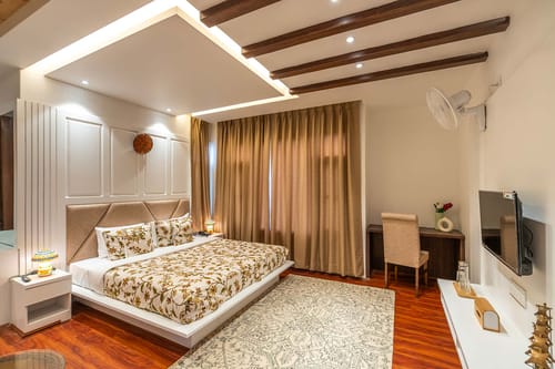 Gauhar w/ Indoor Jacuzzi