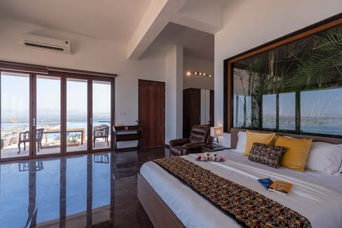 Embrace @ Sunset On The Lake - Igatpuri