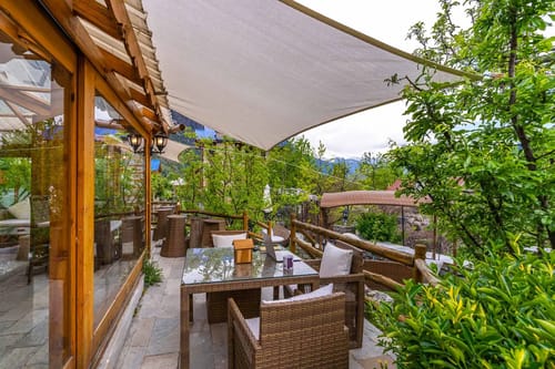 ChaletShanagManali- 4 BR Chalet