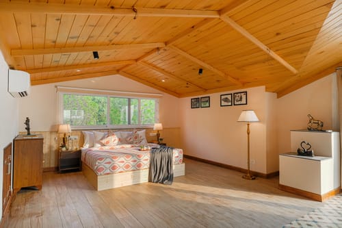 Konifer Greyvine | Hillside 9-BHK Retreat with Attic, Scenic Views, Garden & Outdoor Seating