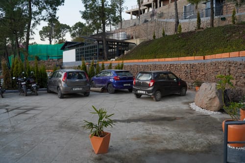  Sirmour Baag Rose | Cosy Pet-friendly Hill Cottage With Balcony, Common Garden & Restaurant 