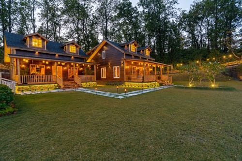 The Woods: Pine Villa