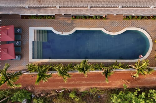 Gracias Seaora | Pet-friendly Retreat With Bathtub, Common Pool, & Restro, Close to Ashwem Beach