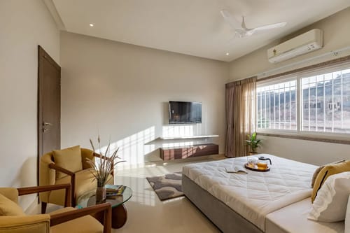 Shourya Zenna | 3-BHK | Pvt Pool & Garden | Terrace | Scenic Views