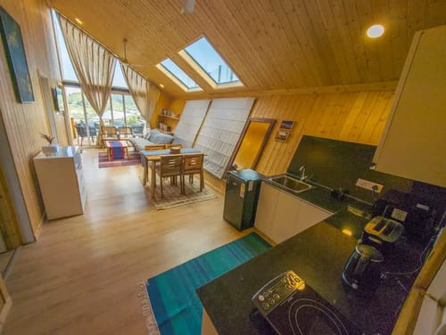 Hyun: Unique, Modern Cottage