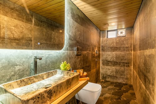 Hazel @ Rissaca Crown