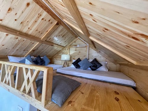 A Cozy Wooden Cabin & Attic | Itsy Bitsy