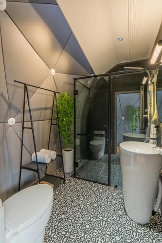 ILIKA W Heated Infinity Pool and Jacuzzi