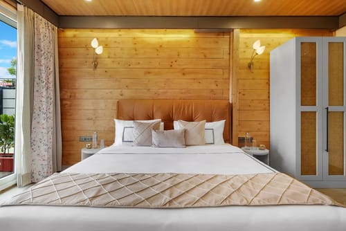 Esh Cottage Birch | Hilltop 4-BHK Retreat with Open-air Jacuzzi, Shared Garden, Pool & Cosy Lounge