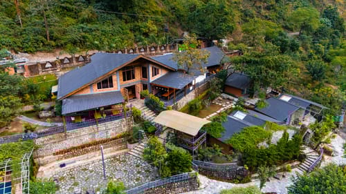 Granny’s Den | 1-BHK Pet-friendly With Bathtub, Shared Pool, Restaurant & Gazebo by the River