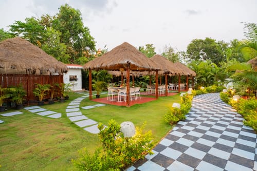 Gracias Seaora | Pet-friendly Retreat With Bathtub, Common Pool, & Restro, Close to Ashwem Beach