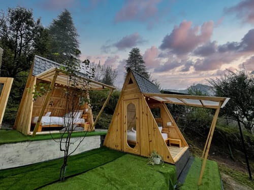 A Cozy Wooden Cabin & Attic | Itsy Bitsy