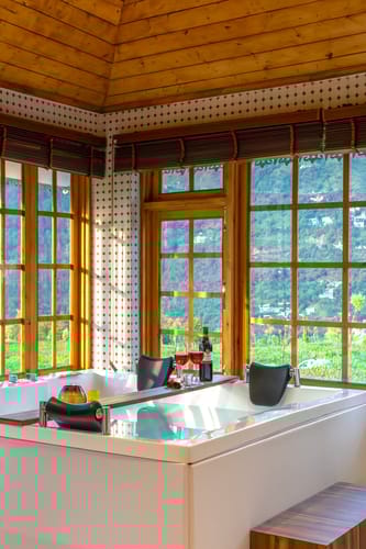 The Oakridge W/ Jacuzzi