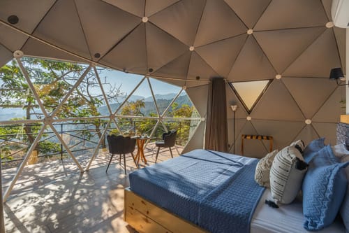 ILIKA W Heated Infinity Pool and Jacuzzi