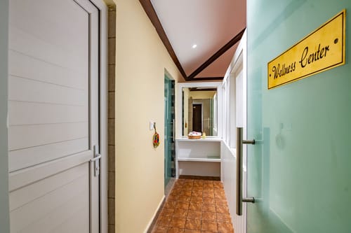 Gauhar w/ Indoor Jacuzzi