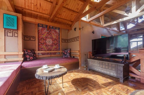 Suroor w/ Central Heating - Tangmarg