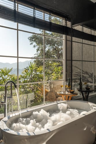 ILIKA W Heated Infinity Pool and Jacuzzi