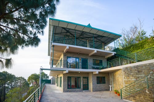 Pine View Cottage | Pet-friendly 3-BHK Himalayan Retreat with Scenic Sit-Out Areas