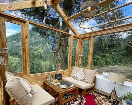 A Cozy Wooden Cabin & Attic | Itsy Bitsy