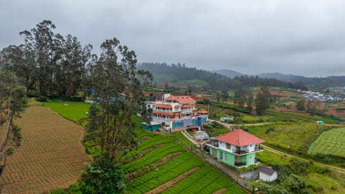 Mihirika’s Nirvana | 5-BHK With Garden, Gazebo, Bonfire Pit & Scenic Views; Near Karnataka Garden