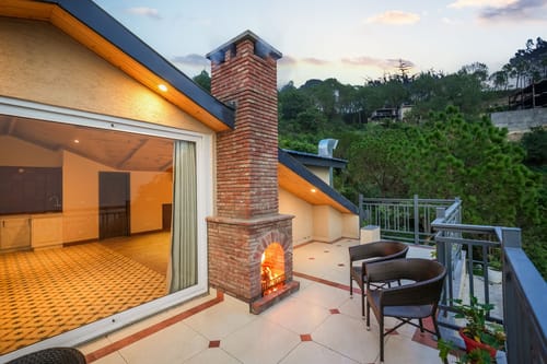 Konifer Greyvine | Hillside 9-BHK Retreat with Attic, Scenic Views, Garden & Outdoor Seating