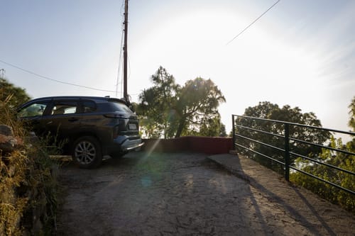 Pine View Cottage | Pet-friendly 3-BHK Himalayan Retreat with Scenic Sit-Out Areas