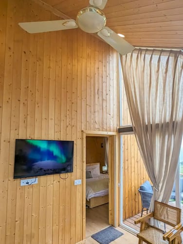 Hyun: Unique, Modern Cottage