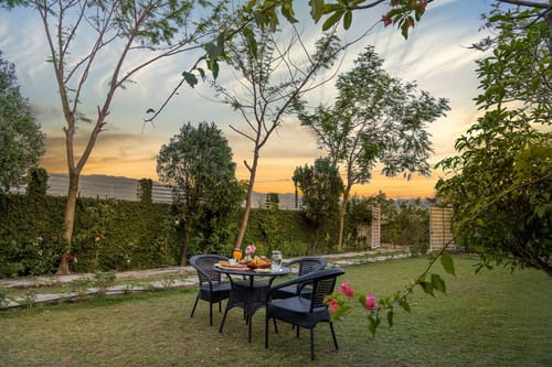 Room 2 FF @ Vista Divine