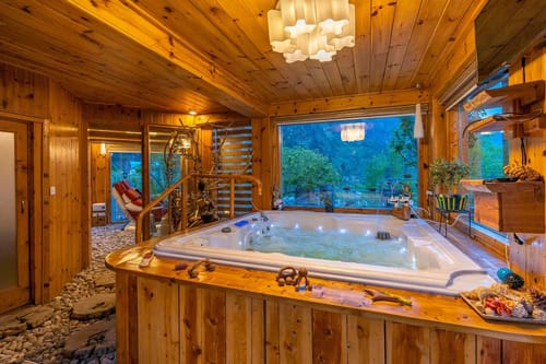 ChaletShanagManali- 4 BR Chalet