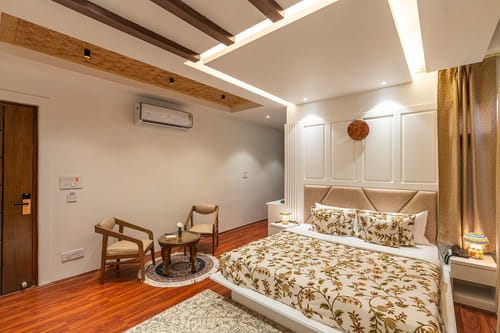 Gauhar w/ Indoor Jacuzzi