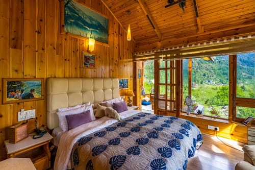 ChaletShanagManali- 4 BR Chalet